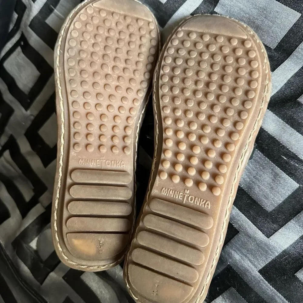 MINNETONKA Leather Southwestern Indian Sandals